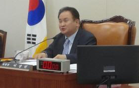 ▲국회법제사법위원회위원장을맡고있는이상민새정치민주연합의원