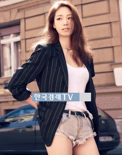 배수정, 핫팬츠 입은 모습 공개 '숨길 수 없는 각선미'