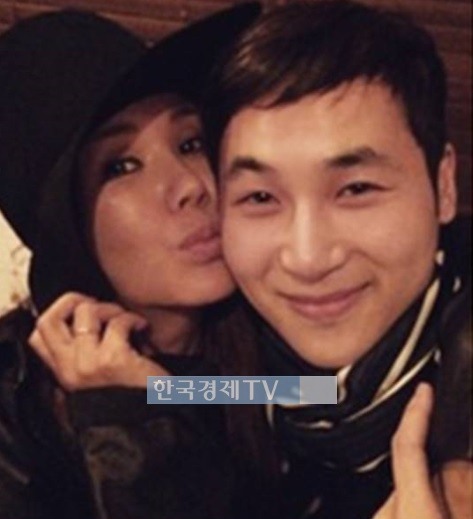 송승헌 호흡 엄정화, 의문의 남성과 볼뽀뽀? '깜짝'