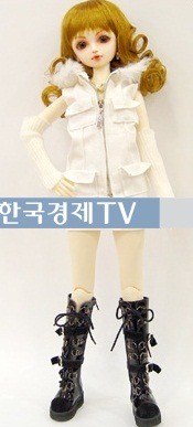 이지현, 똑 닮은 인형 공개 '큰 눈+새하얀 피부' 보니