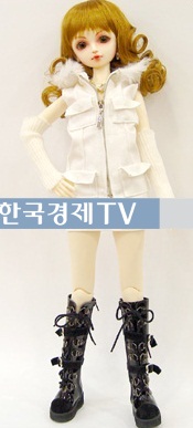 이지현, 똑 닮은 인형 공개 '큰 눈+새하얀 피부' 보니