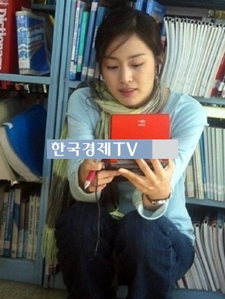 용팔이 김태희, 도서관 포착...'첫사랑 이런 느낌?'
