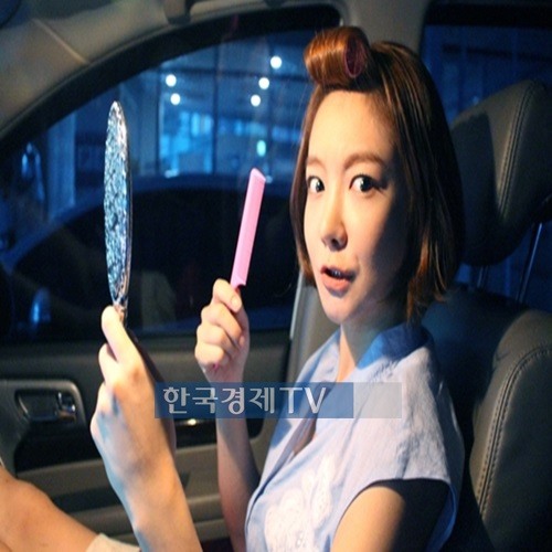 신소율, 엽기 셀카에도 굴욕없는 미모 '눈길'