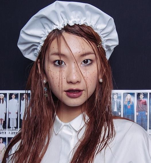 김진경, 사진 속 돋보이는 개성 '시선집중'