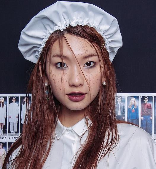 김진경, 사진 속 돋보이는 개성 '시선집중'