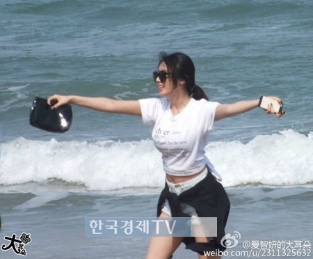 티아라 지연, 티셔츠 사이로 복근이 '빼꼼'