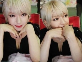 컬투쇼 초아, 초근접 가슴골 노출…볼륨폭발!