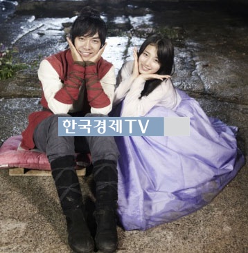 이승기 윤아 결별, ‘수지와 꽃받침 인증…깜찍폭발’