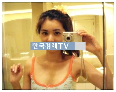 윤건 파트너 장서희 '탱크탑, 속옷?' 정체 모를 셀카 눈길