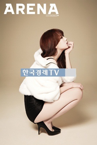 강지영, 엉밑살 드러낸 채 '섹시美+세련美' 눈길