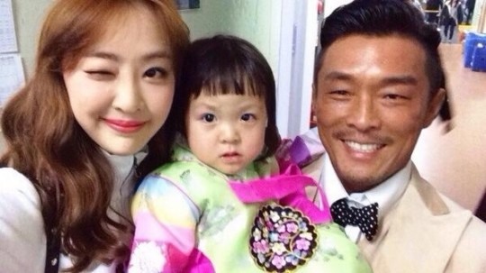 다솜 윙크 발사? 추성훈·추사랑과 함께 찍은 사진 보니