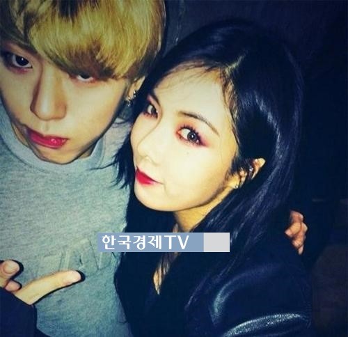 지코, 현아와 어깨동무 한 채 밀착 셀카 '무슨 사이길래...'