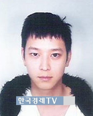 강동원 이적설, ‘증명사진 보니…어설픈 조명도 날리는 이목구비’