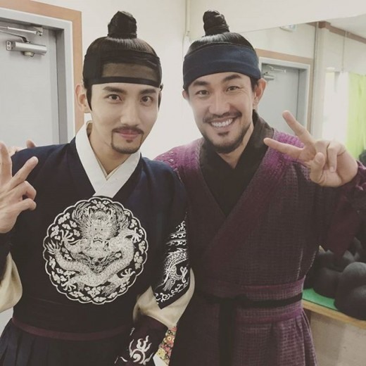 밤선비 심창민 한정수 다정한 셀카 "나 동방신기랑 일하는 사람"