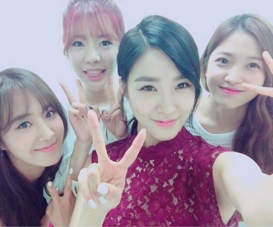티파니 유리 상큼한 셀카 속 매력 발산