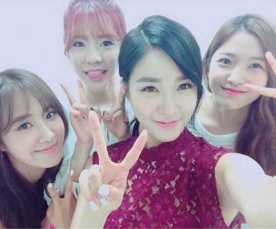 티파니 유리, 셀카 속 써니·예리까지...꽃밭이 따로없네