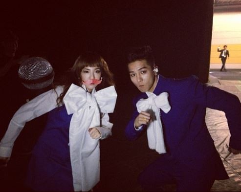 송민호, 산다라박과 다정한 모습으로...'도대체 무슨 사이?'