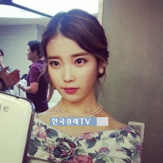 아이유, 대기실 셀카 보니...'미모 이 정도였어?'