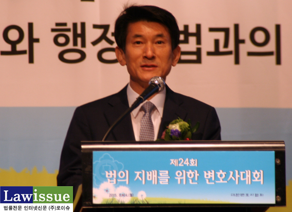 ▲박한철헌법재판소장대신변호사대회에참석해축사를대독한헌법재판소김용헌사무처장