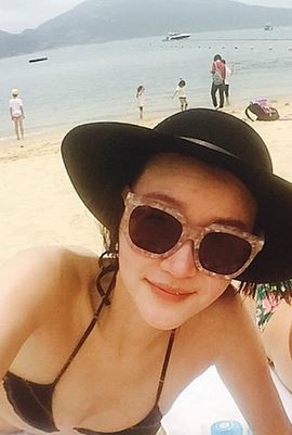 이희준과 열애 이혜정, 비키니 수영복 사진 공개…아찔한 가슴 라인 시선 강탈