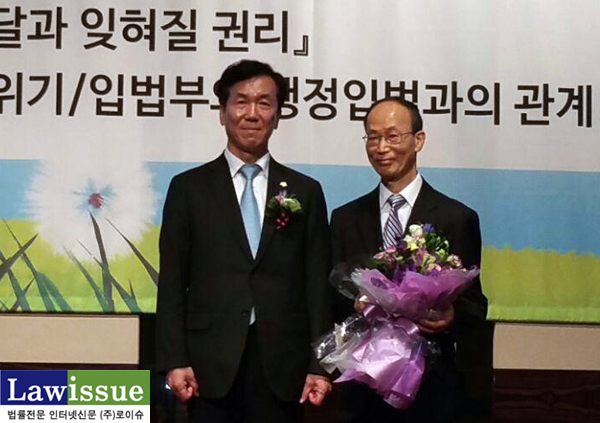 ▲하창우변협회장과한국법률문화상을수상한조무제석좌교수