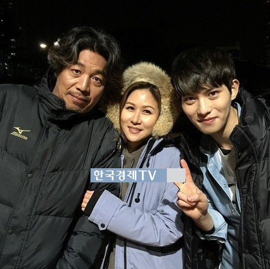 윤예희, 이종현·안길강과 미소지으며...'가족같아'