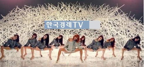 ‘안무하다 쩍벌…눈을 둘 곳이 없네'