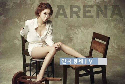 슈가맨 경리 ‘가슴골 훤히 드러낸 요염자태’