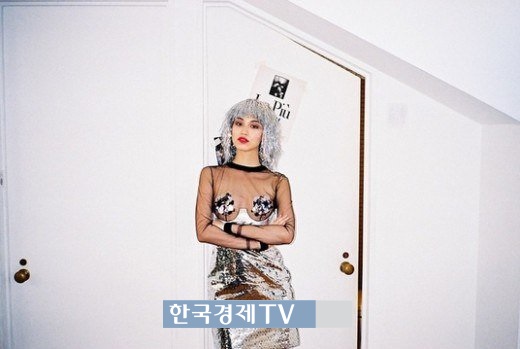 키코, '딱 가릴 곳만 가리고...'