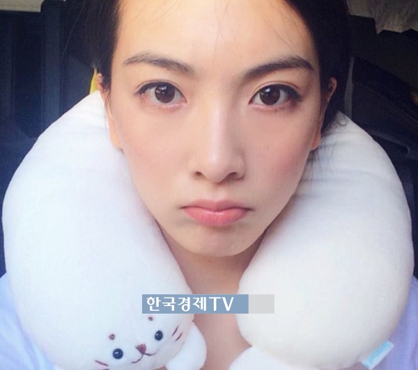 '암살교실' 강지영, 목베개 두른 채 멍한 표정 셀카
