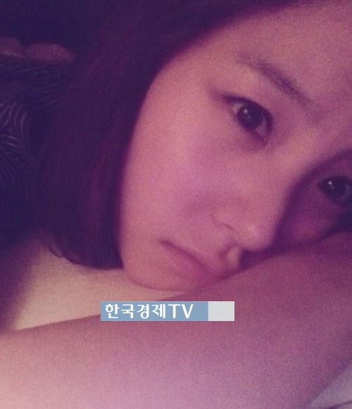 강민호와 결혼 신소연, ‘불 꺼도 빛나는 피부…침대셀카’