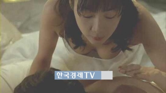 두번째 스무살 최지우, ‘아찔 가슴골 포착 화들짝’