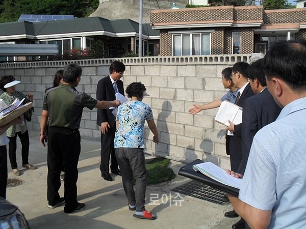 ▲사건대상지역인울진군을찾아현장을검증하고있다.