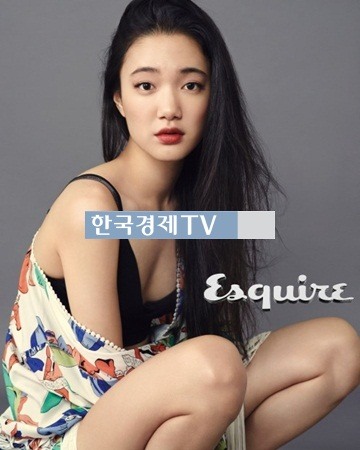 오피스 손수현, 아찔 가슴골 '가려지지 않는 각선미'