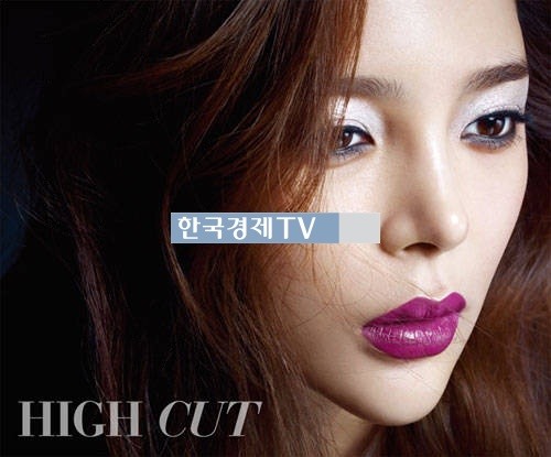 박시연 둘째 임신, ‘반짝이는 펄….보라색 립스틱도 가뿐하게 어울려’