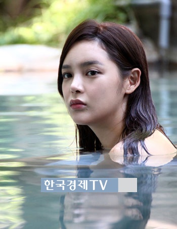 박시연 둘째 임신, ‘노천탕에서 쇄골 훤히 드러내고 얼굴만 빼꼼’