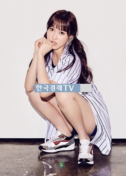 여자친구 오늘부터 우리는, ‘유주 아찔한 쭈구리 포즈’