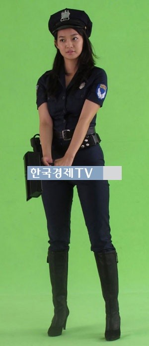 소지섭 신민아 입맞춤, ‘러시아 섹시여경도 울고 갈 그녀의 섹시함’