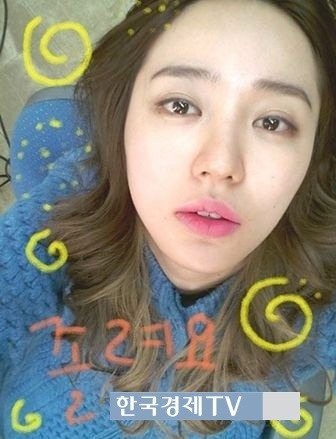 윤은혜 SNS, ‘피곤에 쩔은 모습인데…뽀얀 여신급 미모’