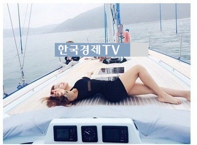 미나, '요트 위에 누워...굴곡진 몸매 자랑?'