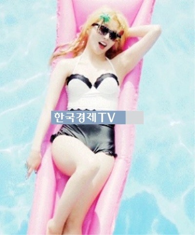 올드스쿨 레드벨벳 아이린, 수영복 입고 뽀얀 속살 드러 낸채...'