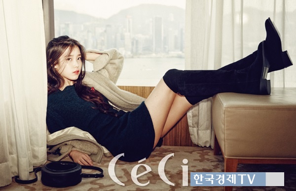 아이유,초미니 원피스 아찔한 각선미