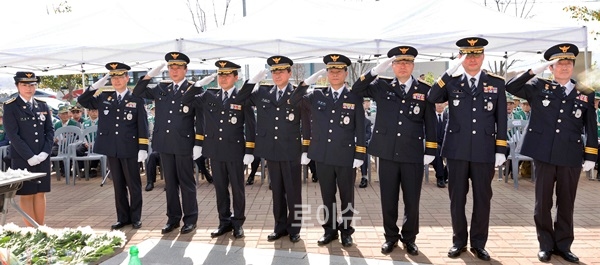 경남경찰청, 경남 함안지구 전사경찰관 위령제 개최