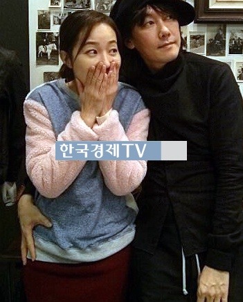더폰 엄지원 허리를 움켜 쥔 나쁜 손의 주인공은?