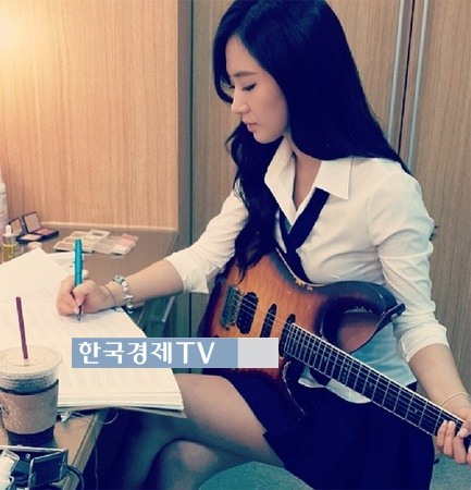 오승환 유리 결별, ‘핫팬츠 와이셔츠…기타 든 매끈 각선미’