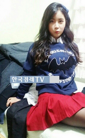 알렉스 조현영과 열애, ‘밀착 티셔츠 사이로 드러난 터질듯한 볼륨감’
