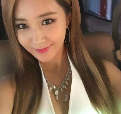 오승환 유리 결별, '화려한 목걸이와 섹시한 드레스 자태'...눈부시네