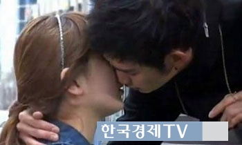 열애설 사실무근 김수현-안소희, ‘곧 수지의 입술을 잡아 먹을 이남자?’