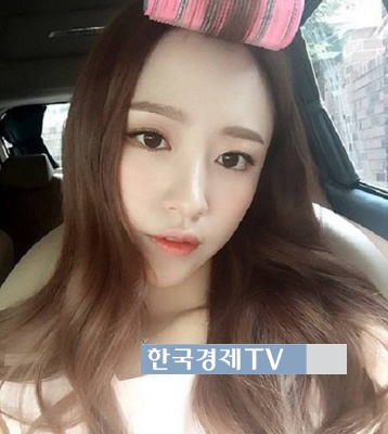 나나 하니 친분, ‘도톰한 입술..헤어롤 한 채 멍때리는 모습도 여신’
