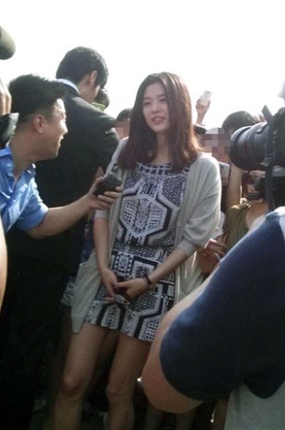 전지현 대통령 표창, ‘수많은 인파 속에 딱 봐도 연예인급 늘씬함’